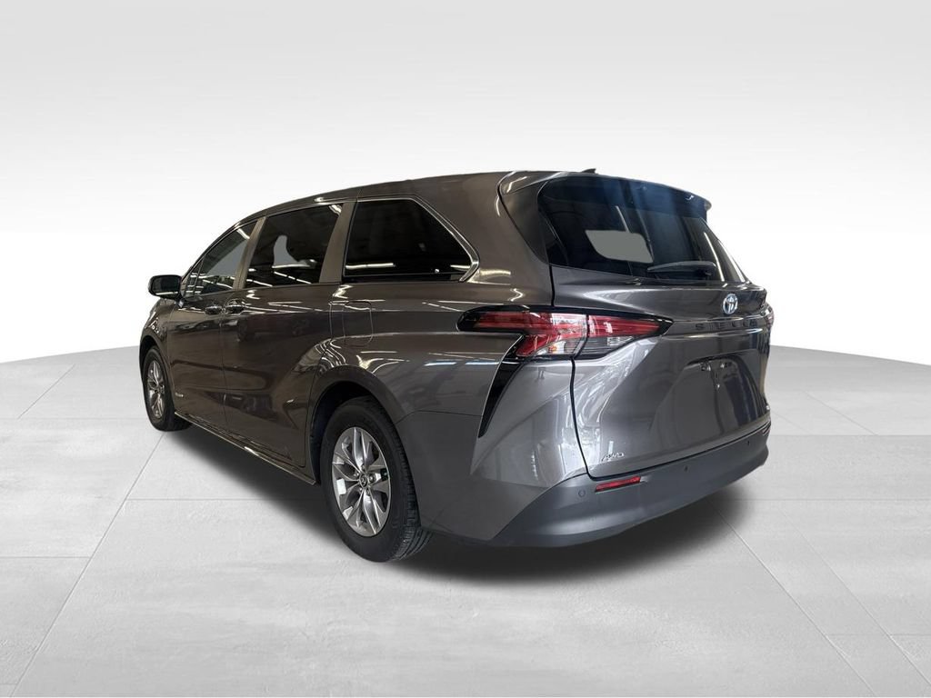 Used 2021 Toyota Sienna XLE AWD/4WD image 4
