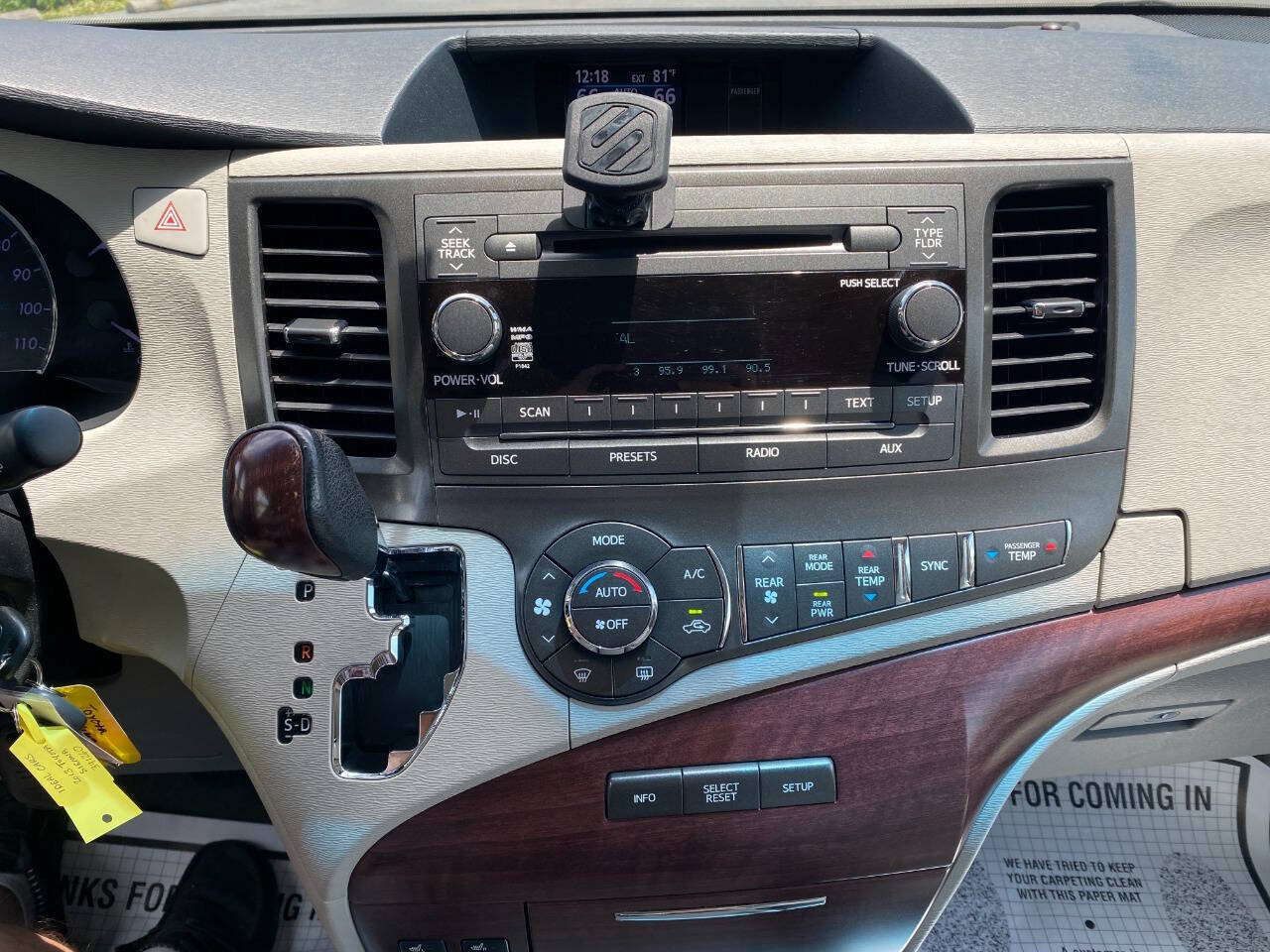 Used 2013 Toyota Sienna XLE FWD image 15
