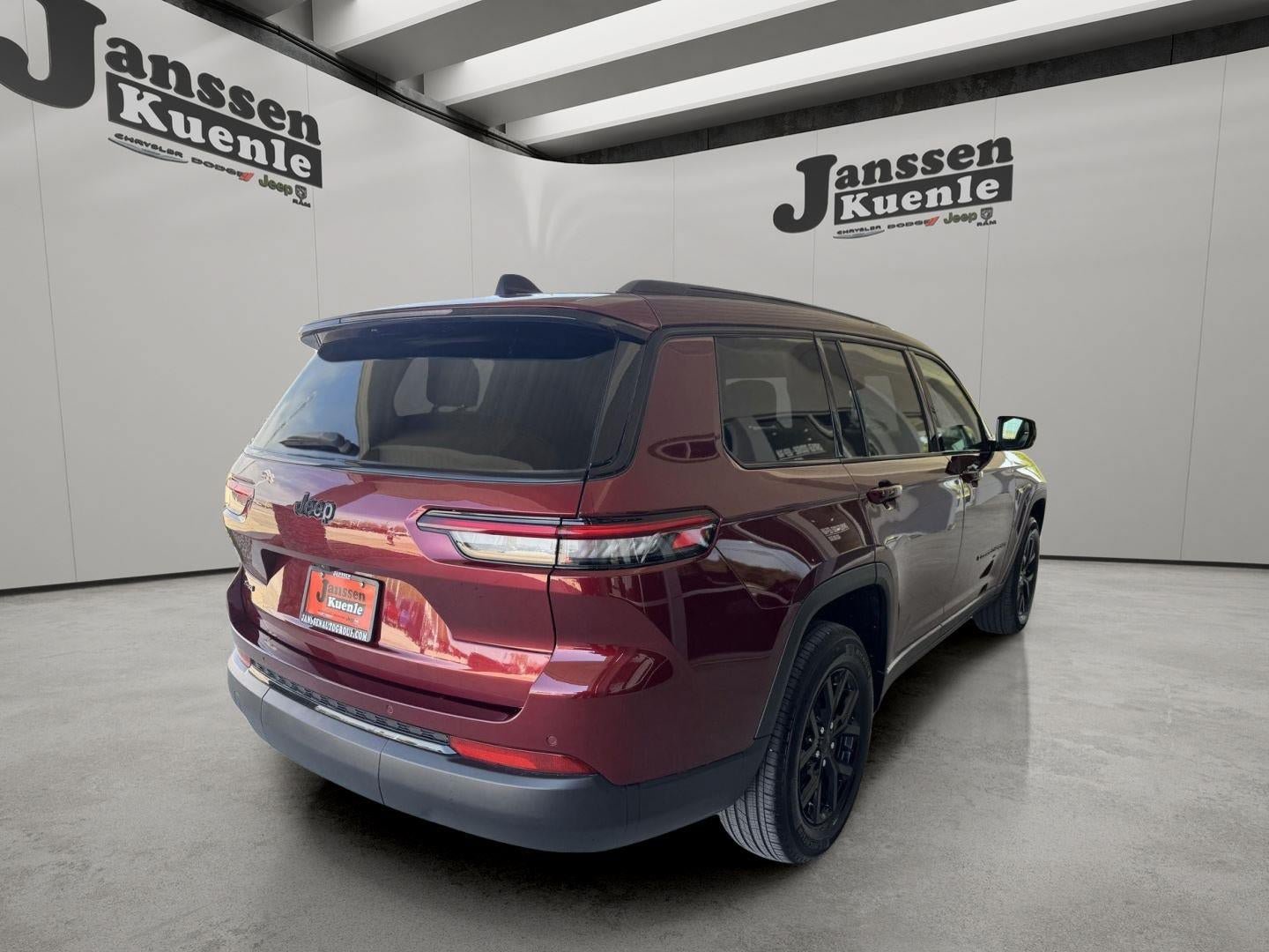 Used 2024 Jeep Grand Cherokee L Altitude AWD/4WD image 3
