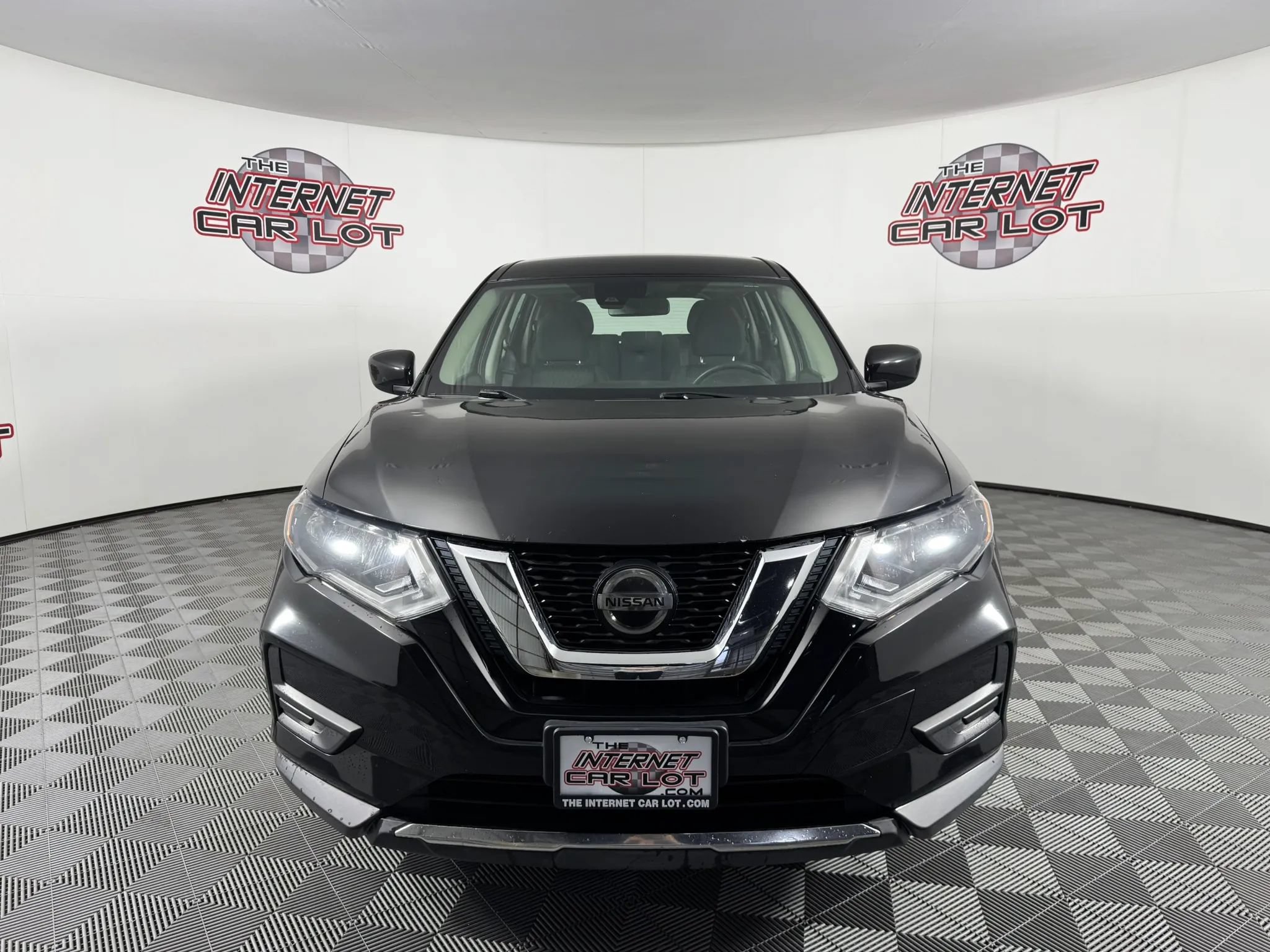 Used 2019 Nissan Rogue S AWD/4WD image 2