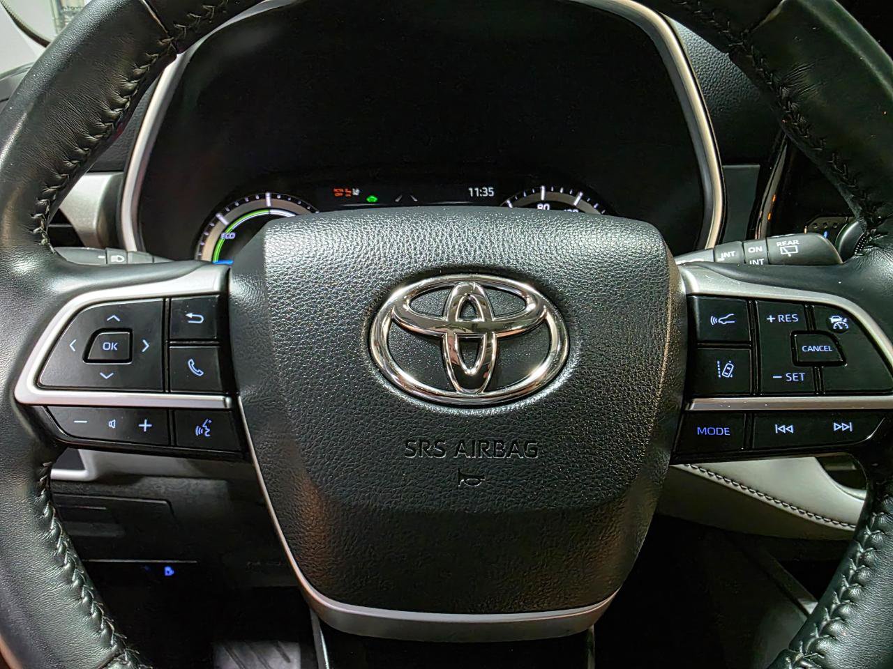 Used 2022 Toyota Highlander XLE AWD/4WD image 31