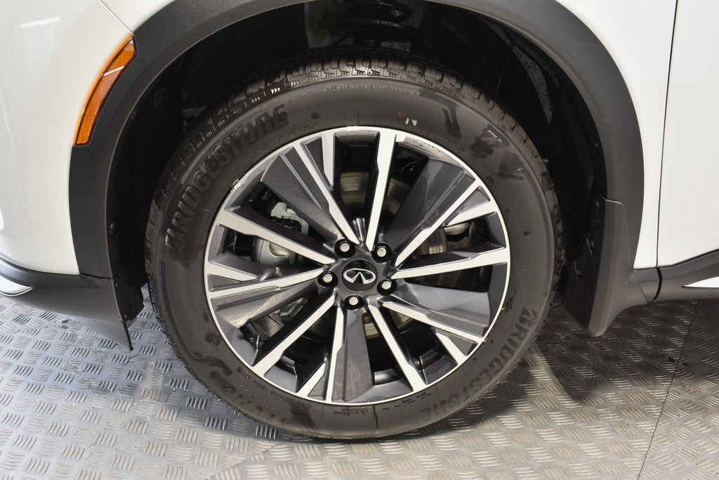 New 2026 INFINITI QX60 Luxe w/ Family Package image 32
