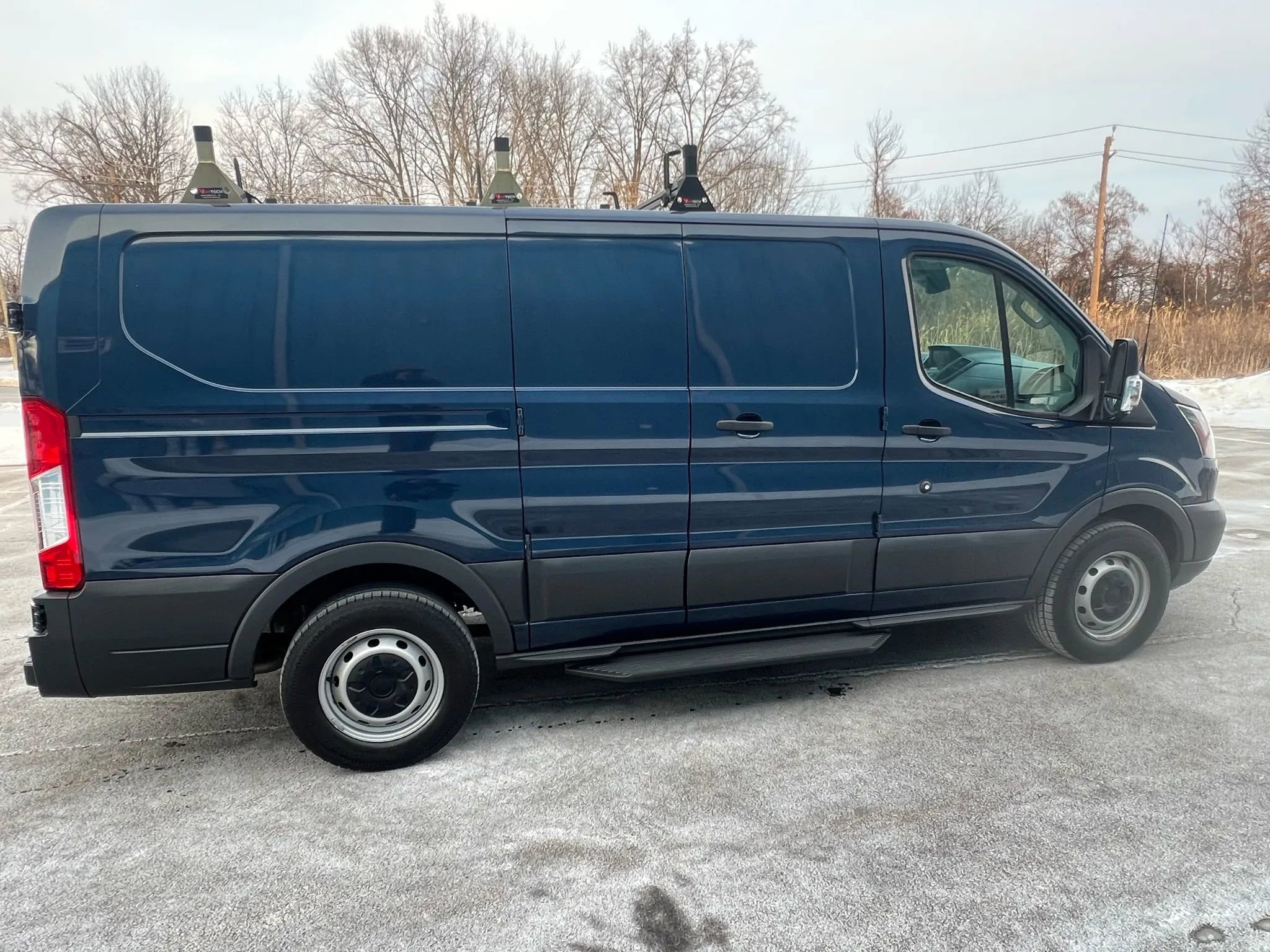 Used 2017 Ford Transit 150 130 Low Roof RWD image 9