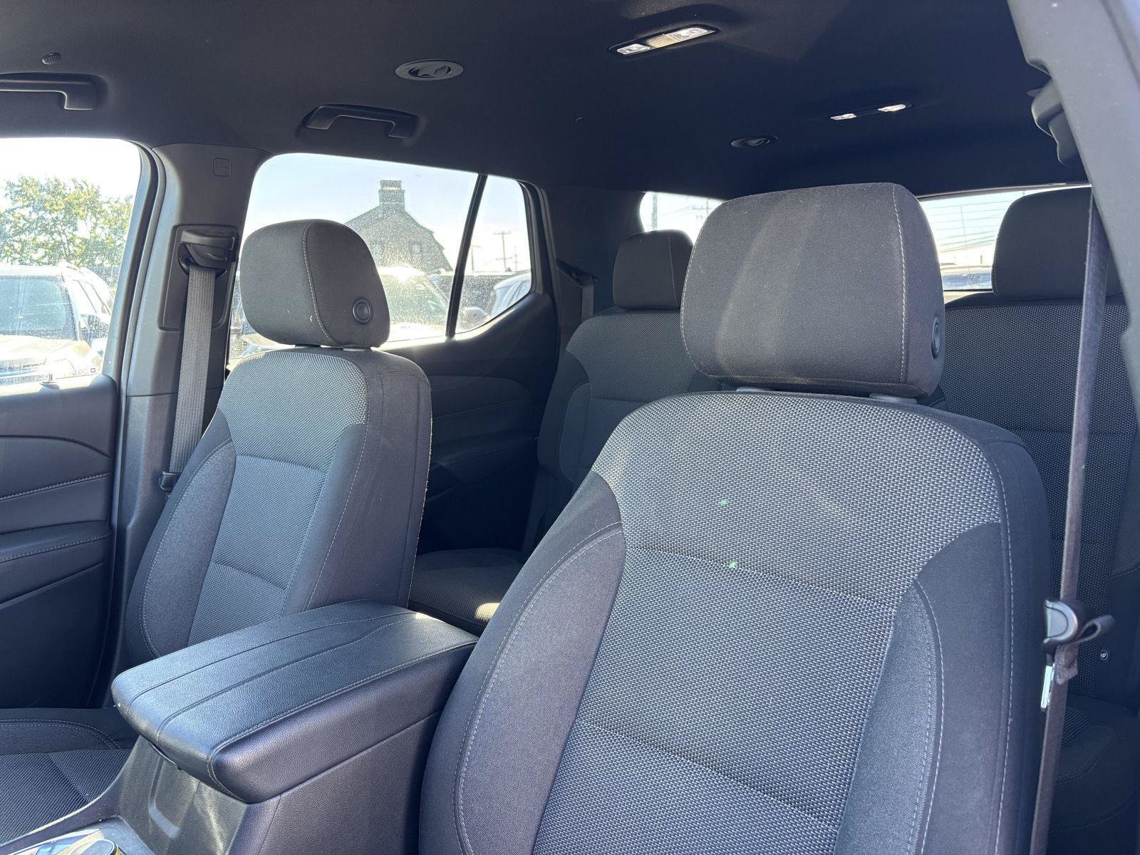 Used 2023 Chevrolet Traverse LT FWD image 16
