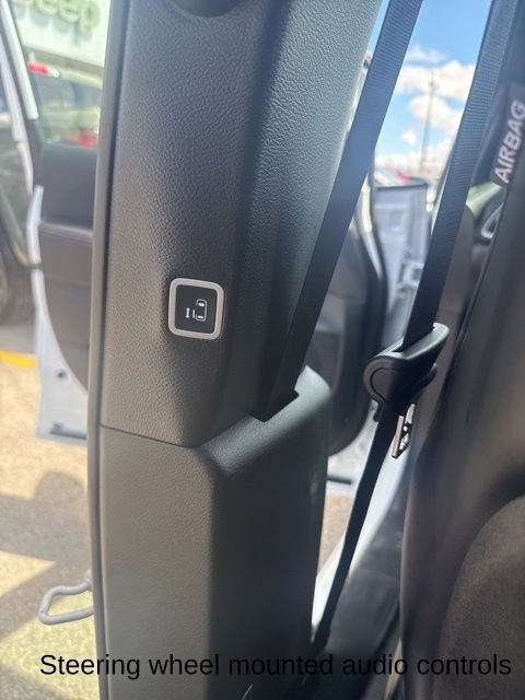 Used 2026 Chrysler Pacifica Select image 27