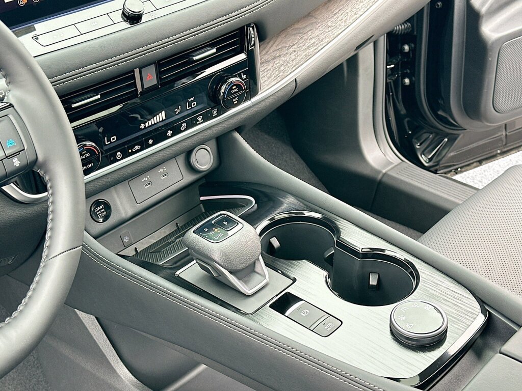 New 2025 Nissan Rogue Platinum AWD/4WD image 11