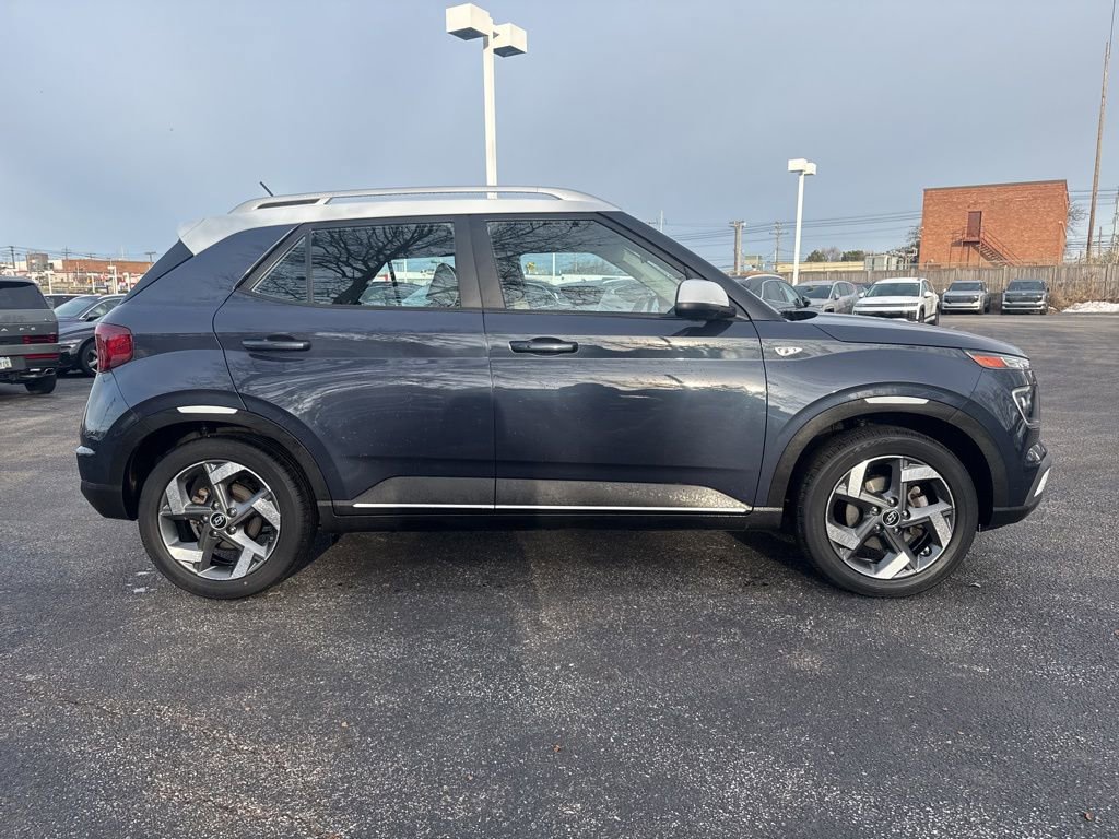 Used 2023 Hyundai Venue Limited w/ Cargo Package image 5
