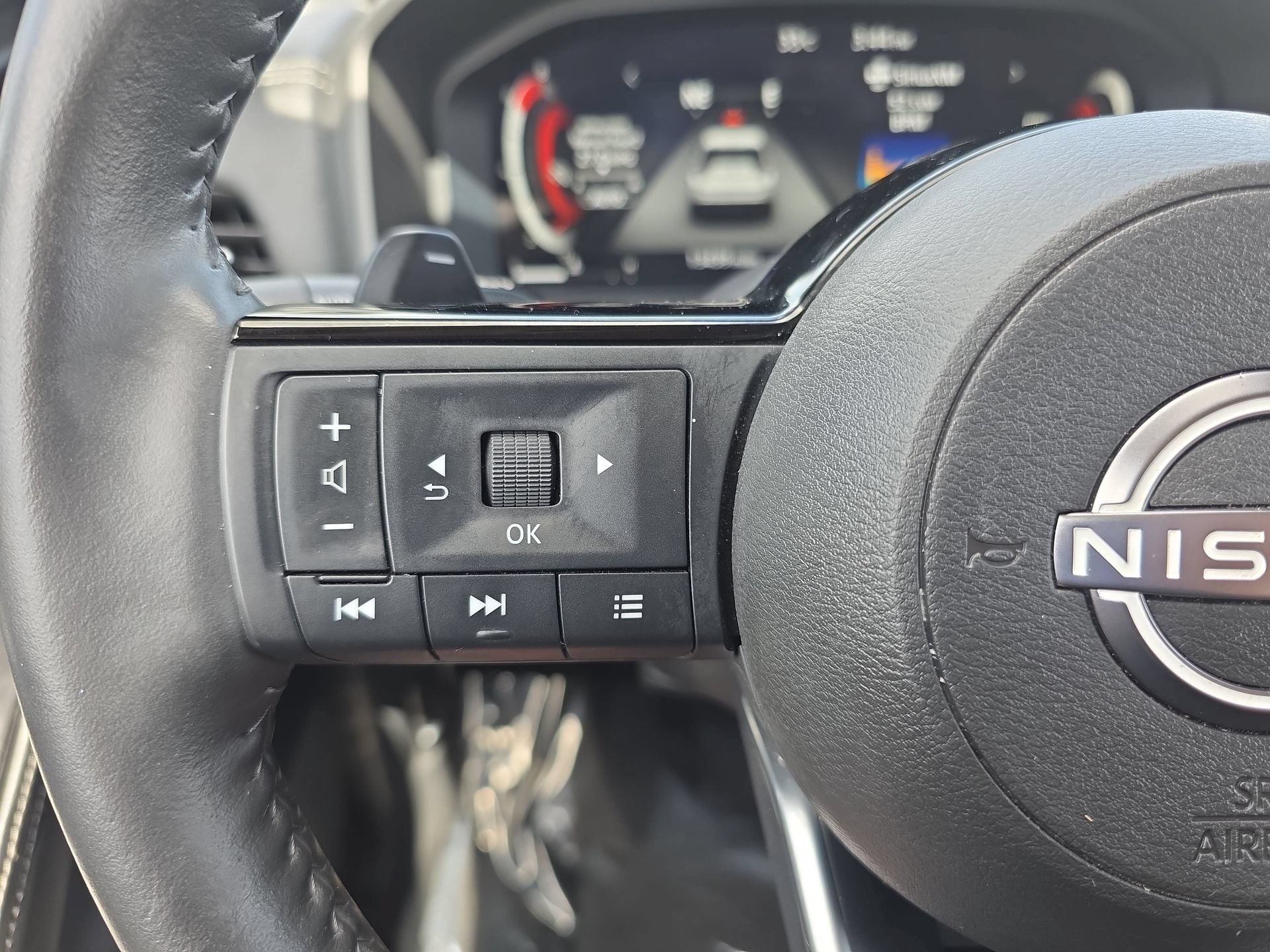 Used 2024 Nissan Rogue SL w/ SL Premium Package AWD/4WD image 17