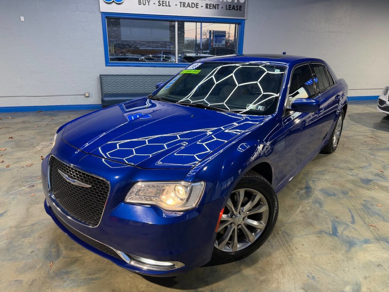 Used 2018 Chrysler 300 Touring L AWD/4WD image 1