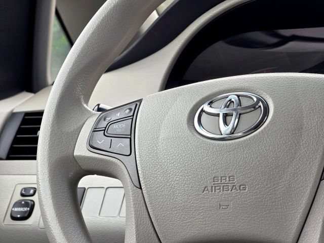 Used 2014 Toyota Sienna LE AWD/4WD image 21