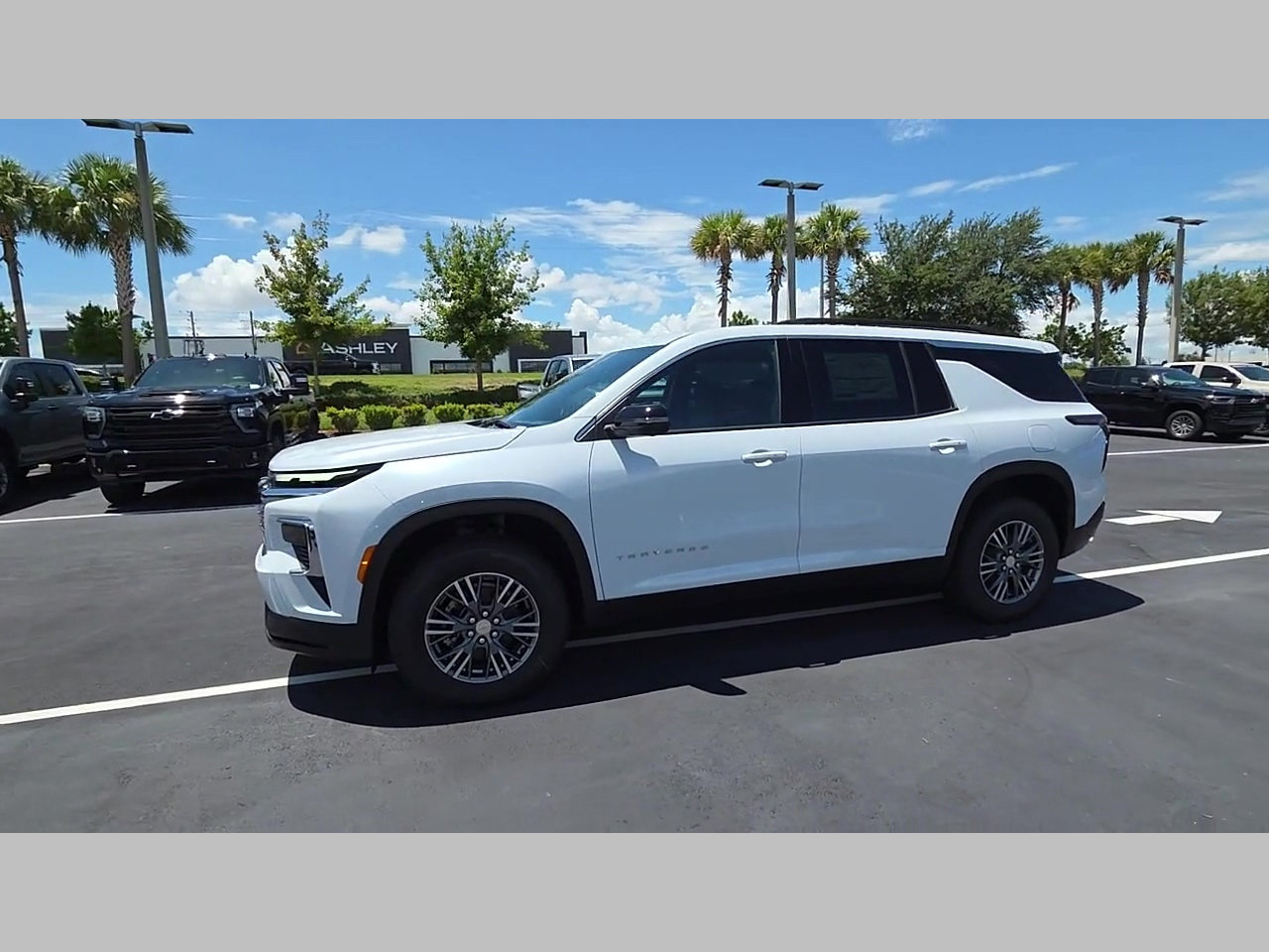 New 2026 Chevrolet Traverse LT w/ Driver Confidence Package AWD/4WD image 22