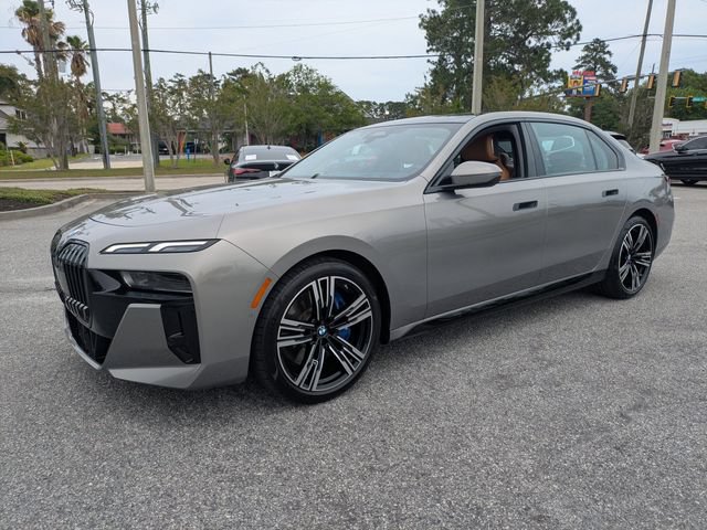 Used 2023 BMW 740i w/ Parking Assistance Package RWD image 9