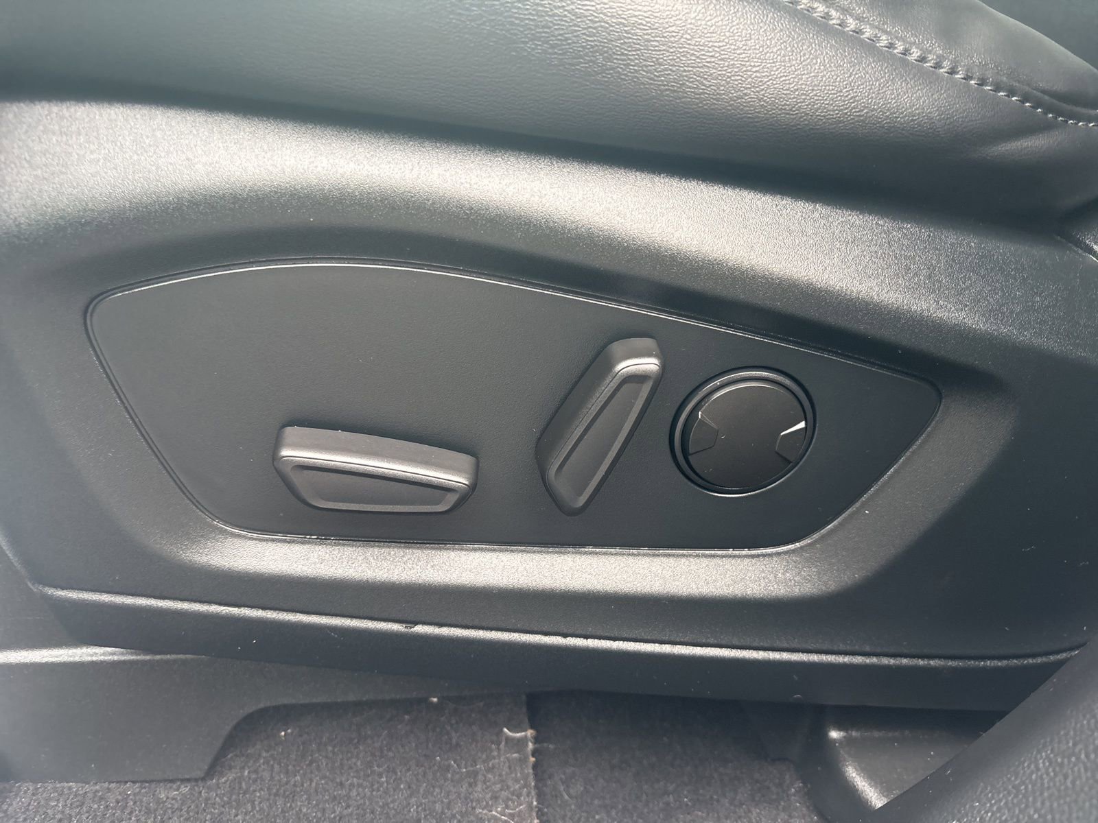 Used 2022 Ford Explorer XLT w/ Equipment Group 202A image 28