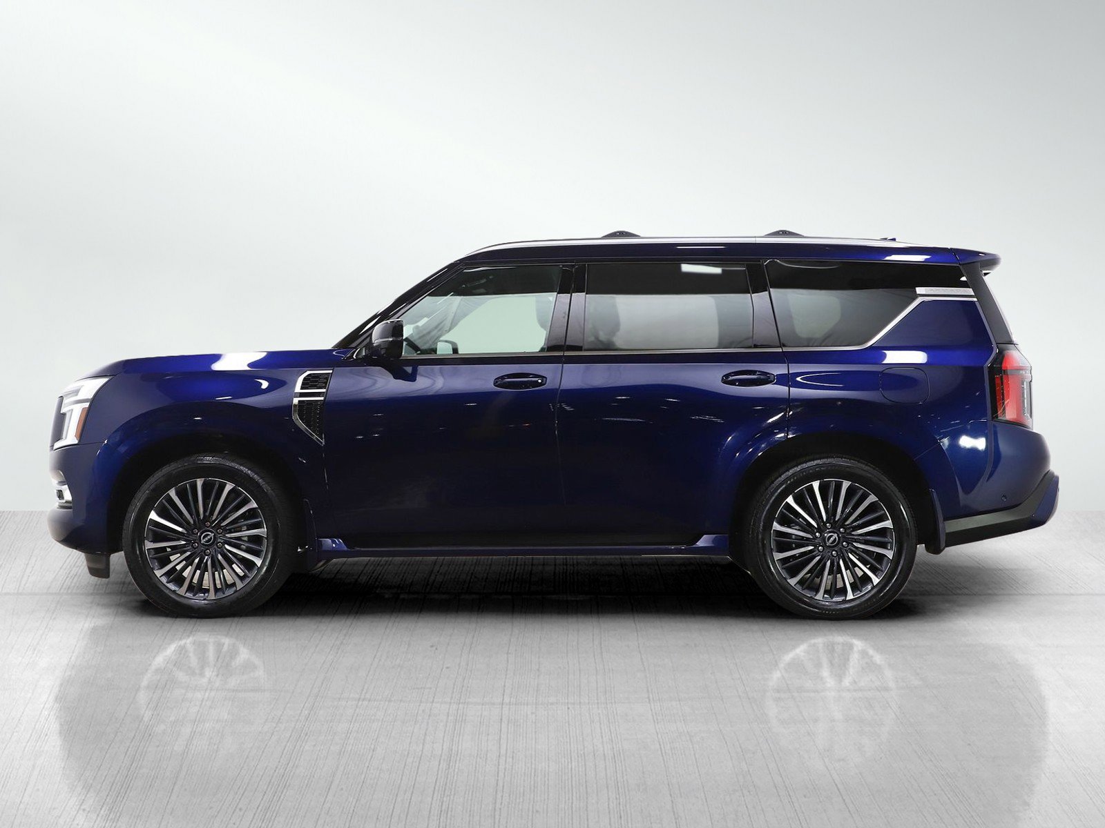 Used 2025 Nissan Armada Platinum Reserve image 2