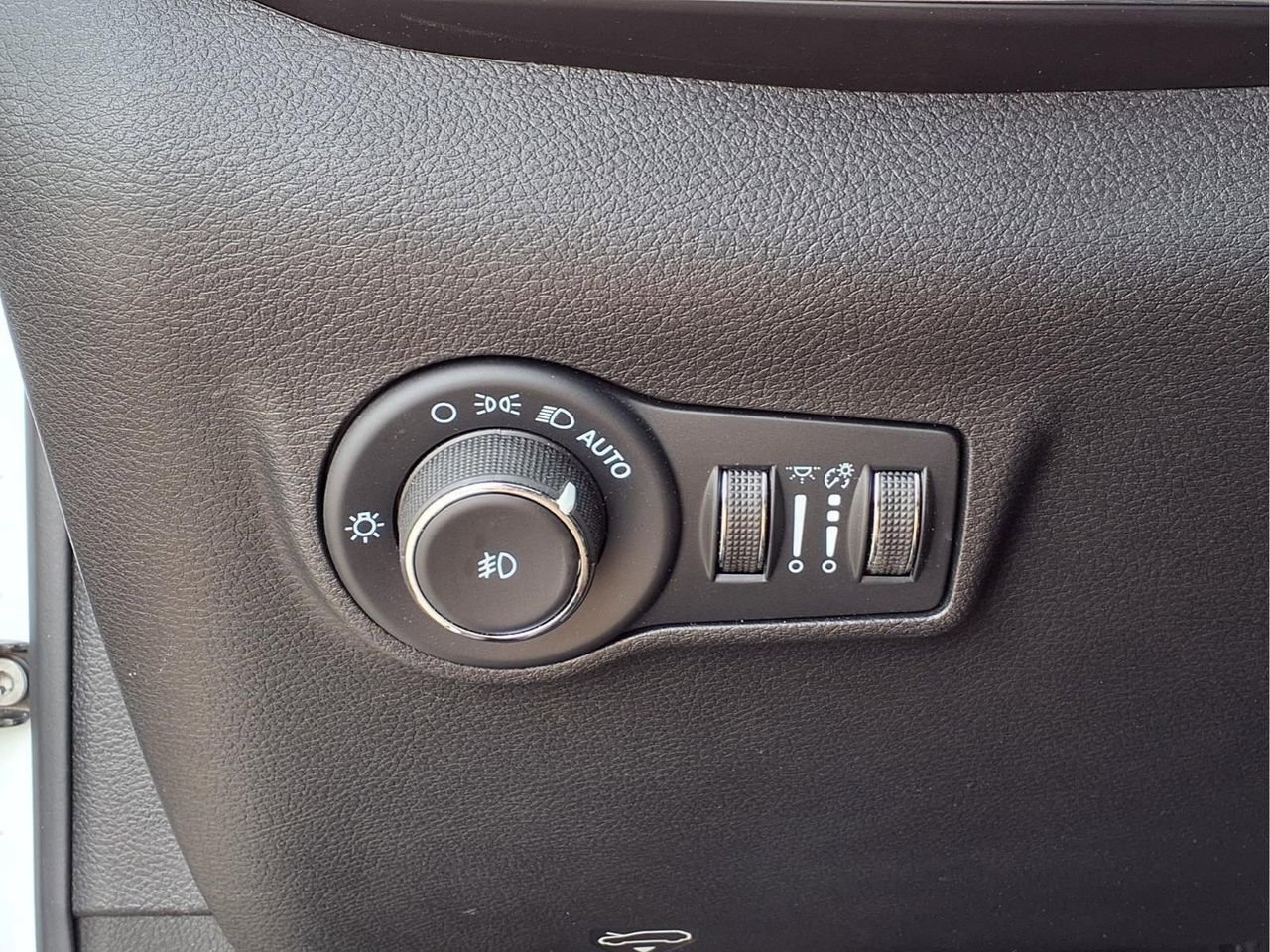 Used 2023 Jeep Compass Limited AWD/4WD image 16