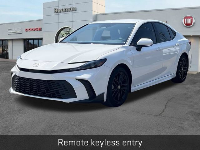 Used 2025 Toyota Camry SE FWD image 3