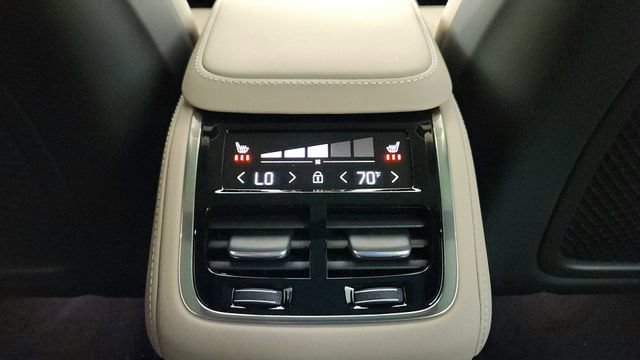 New 2026 Volvo XC90 B6 Plus w/ Protection Package Premier AWD/4WD image 32