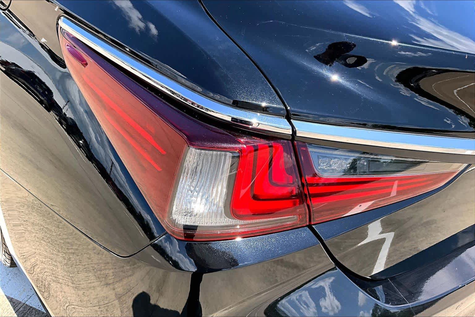 Used 2019 Lexus ES 350 w/ Accessory Package 2 FWD image 28