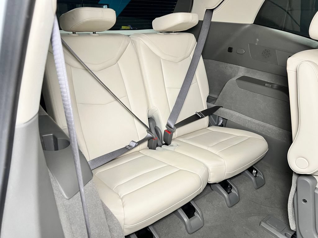 Used 2025 Cadillac XT6 Premium Luxury FWD image 18