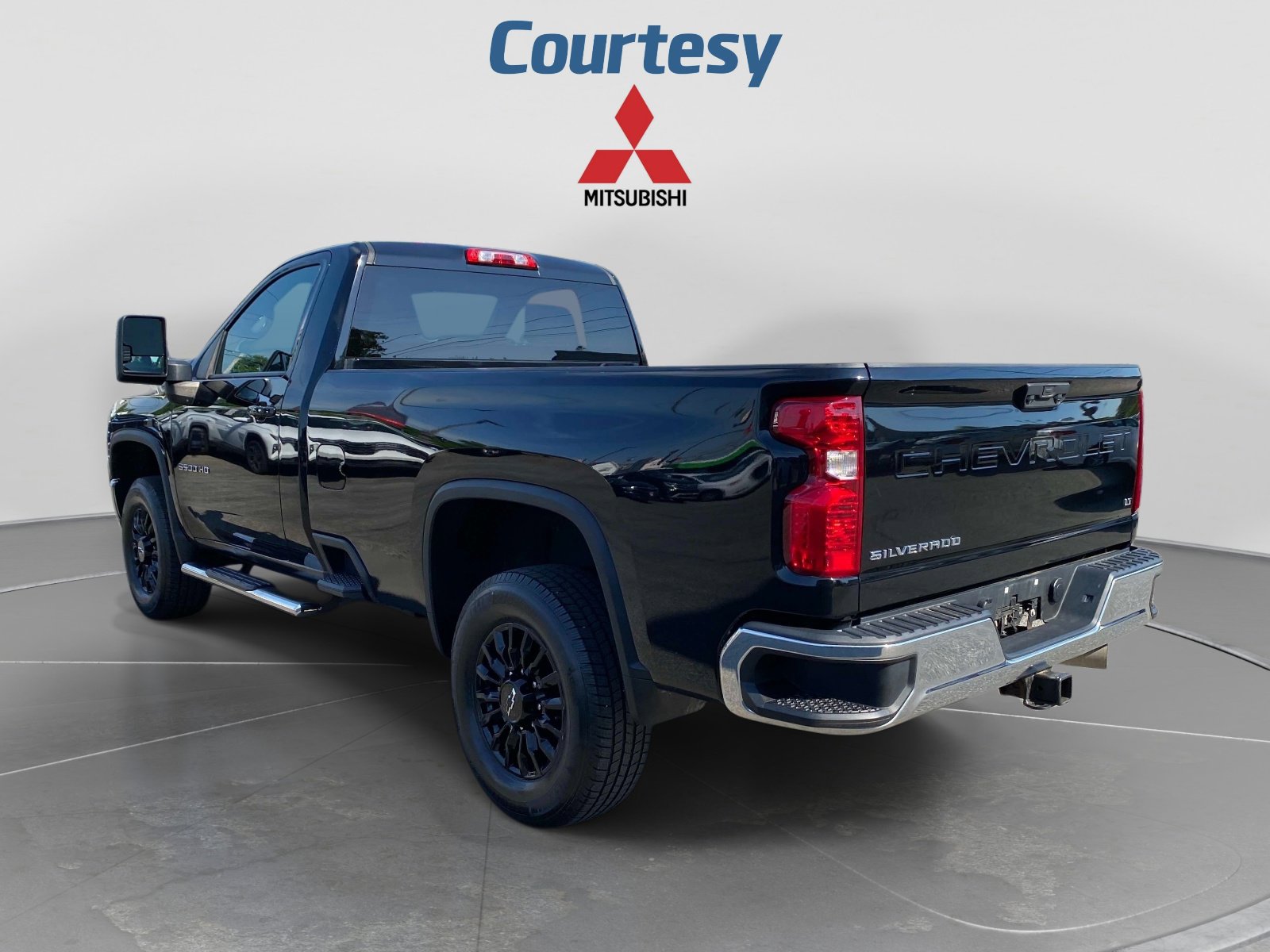 Used 2022 Chevrolet Silverado 3500 LT w/ Convenience Package AWD/4WD image 3