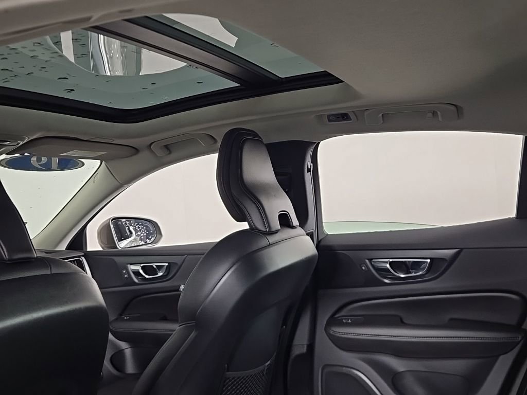 Used 2019 Volvo S60 T5 Momentum w/ Premium Package image 16