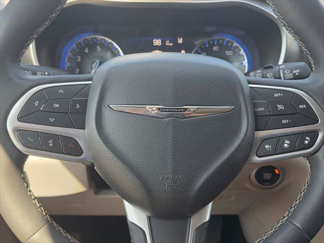 Certified 2024 Chrysler Pacifica Touring-L FWD image 33