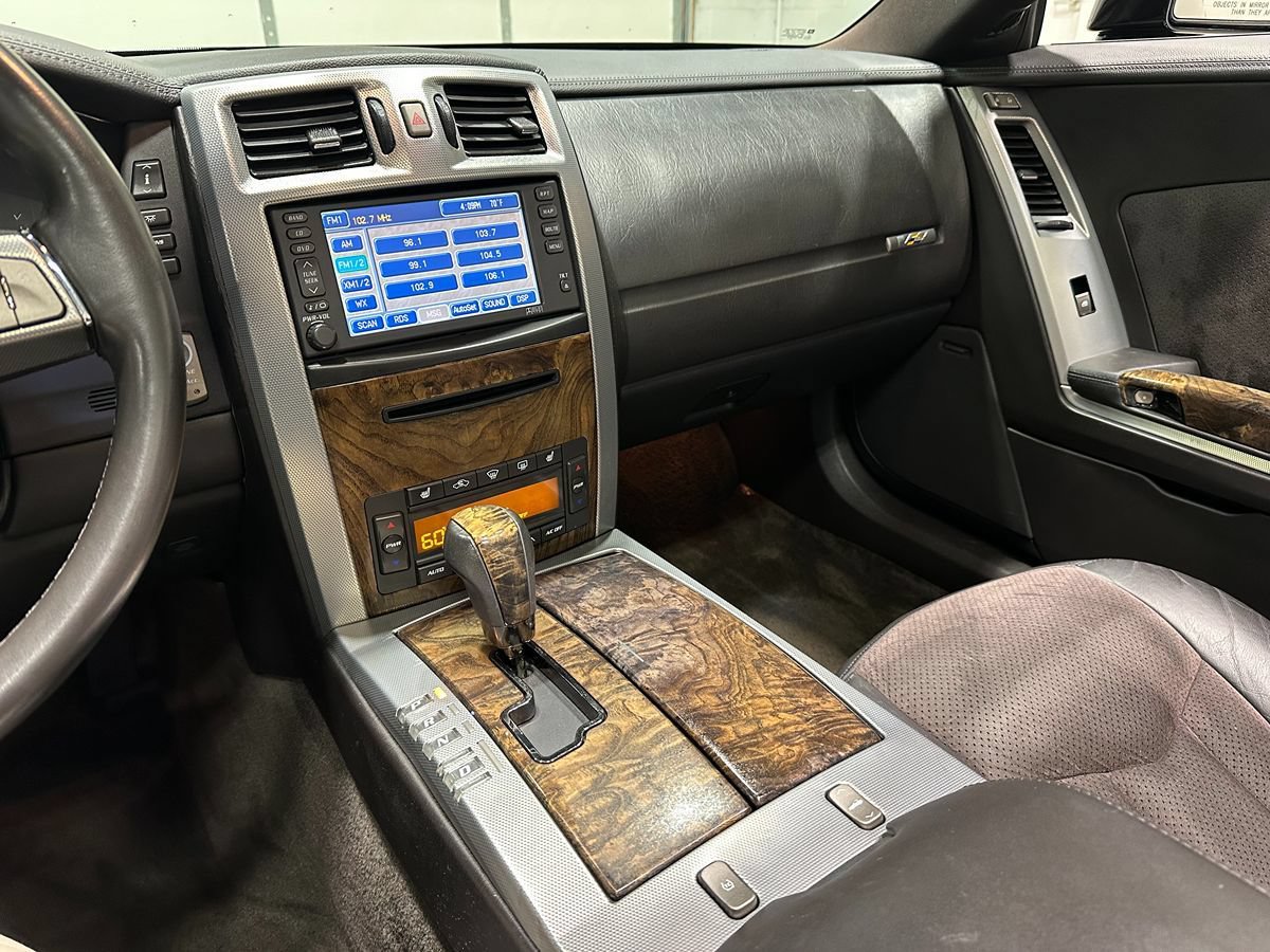 Used 2009 Cadillac XLR V RWD image 36