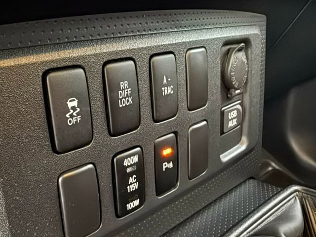 Used 2011 Toyota FJ Cruiser 4WD image 28