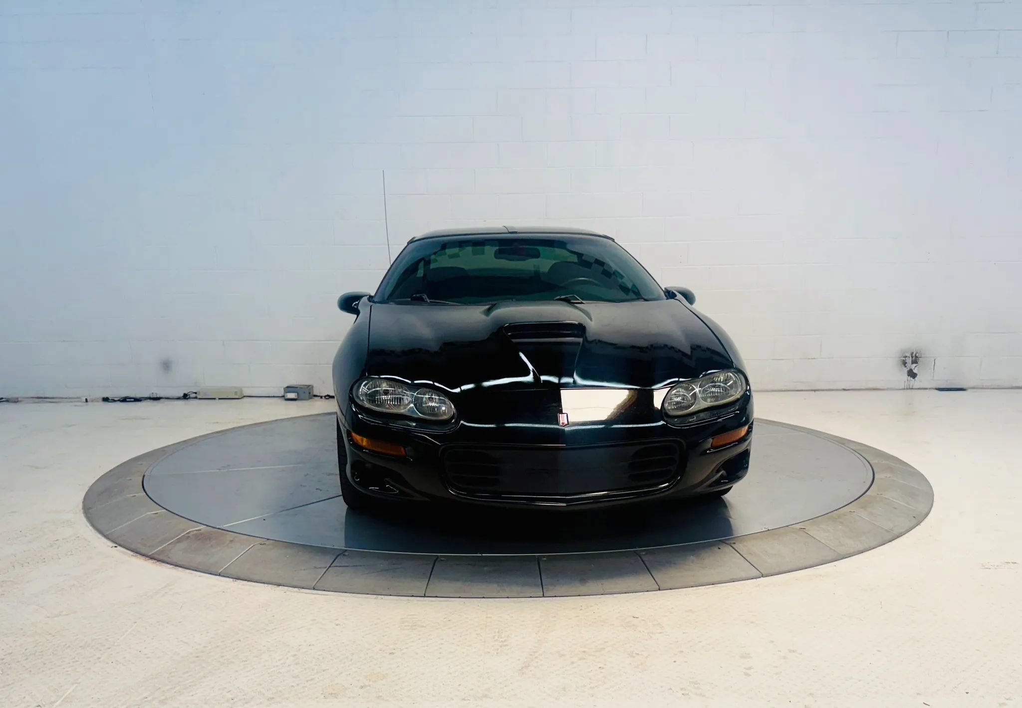 Used 2000 Chevrolet Camaro Z28 w/ SS Performance/Appearance Pkg RWD image 7