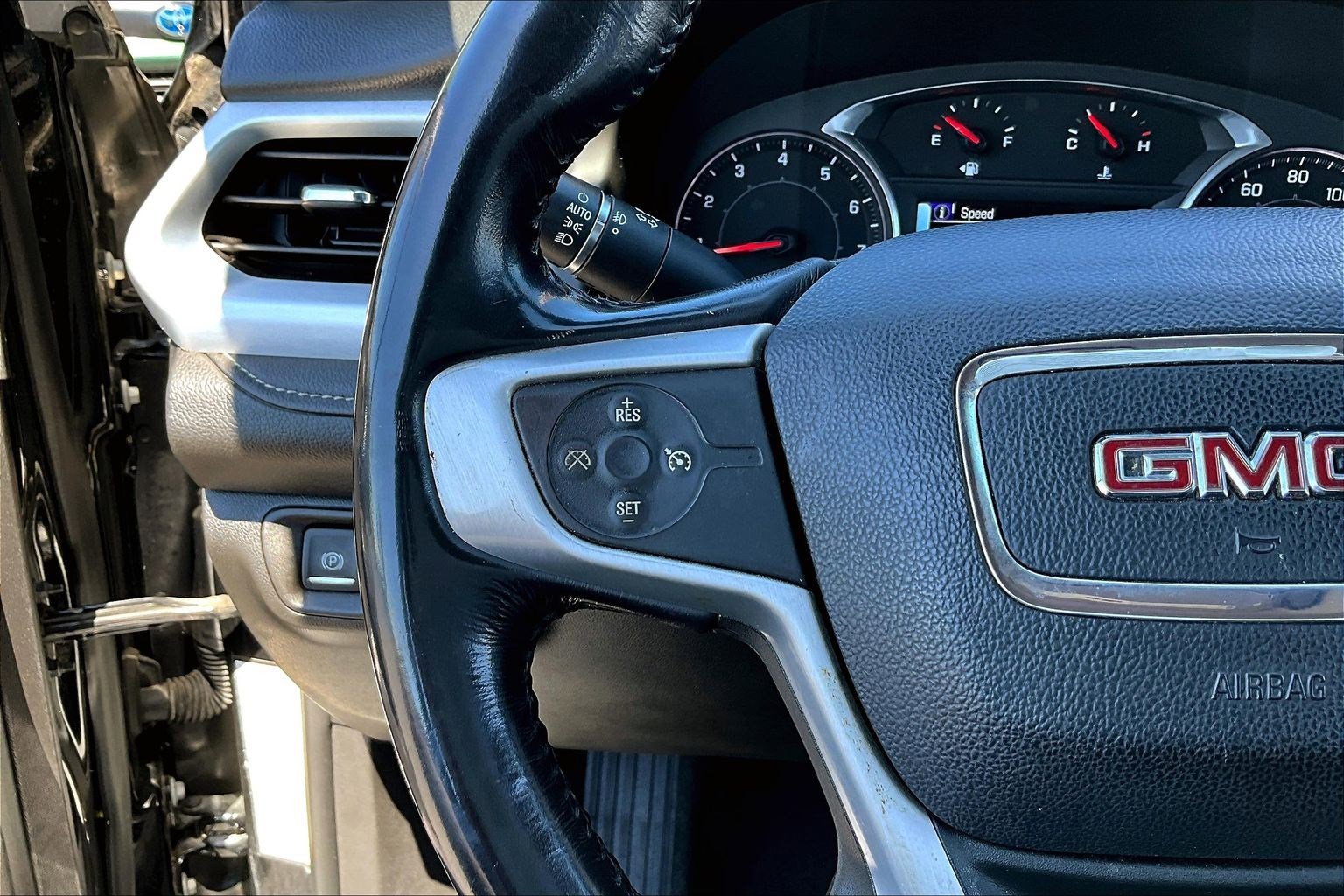 Used 2019 GMC Acadia SLT FWD image 11