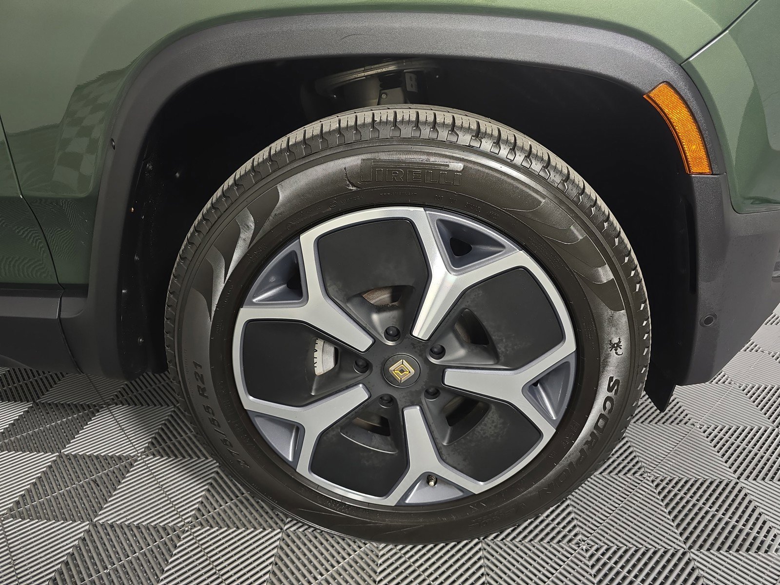 Used 2024 Rivian R1S Adventure AWD/4WD image 11