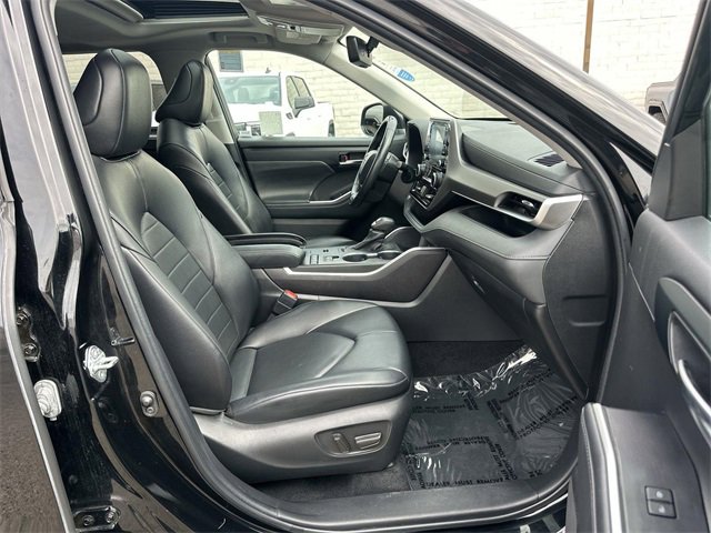 Used 2022 Toyota Highlander XLE image 27