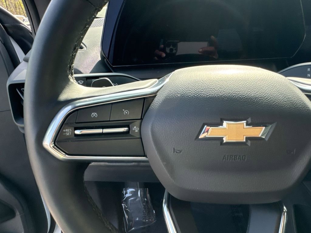 Used 2025 Chevrolet Silverado EV LT image 17