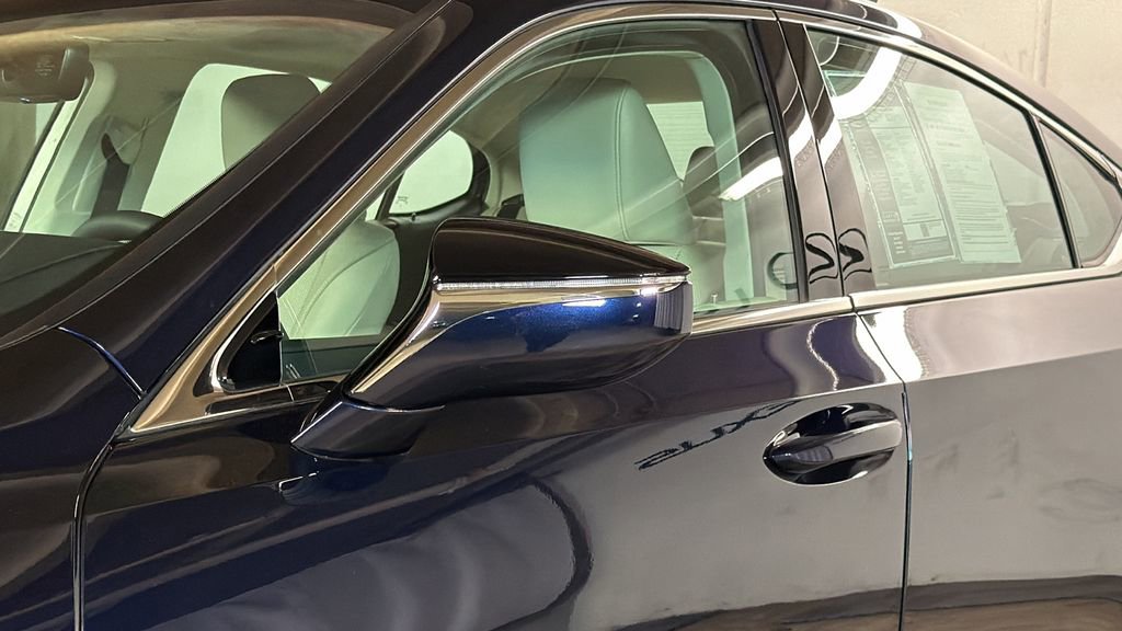 Used 2025 Lexus ES 300h w/ Premium Package image 5