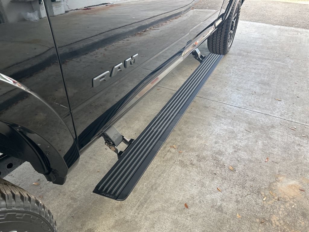 Used 2025 RAM 2500 Limited AWD/4WD image 23