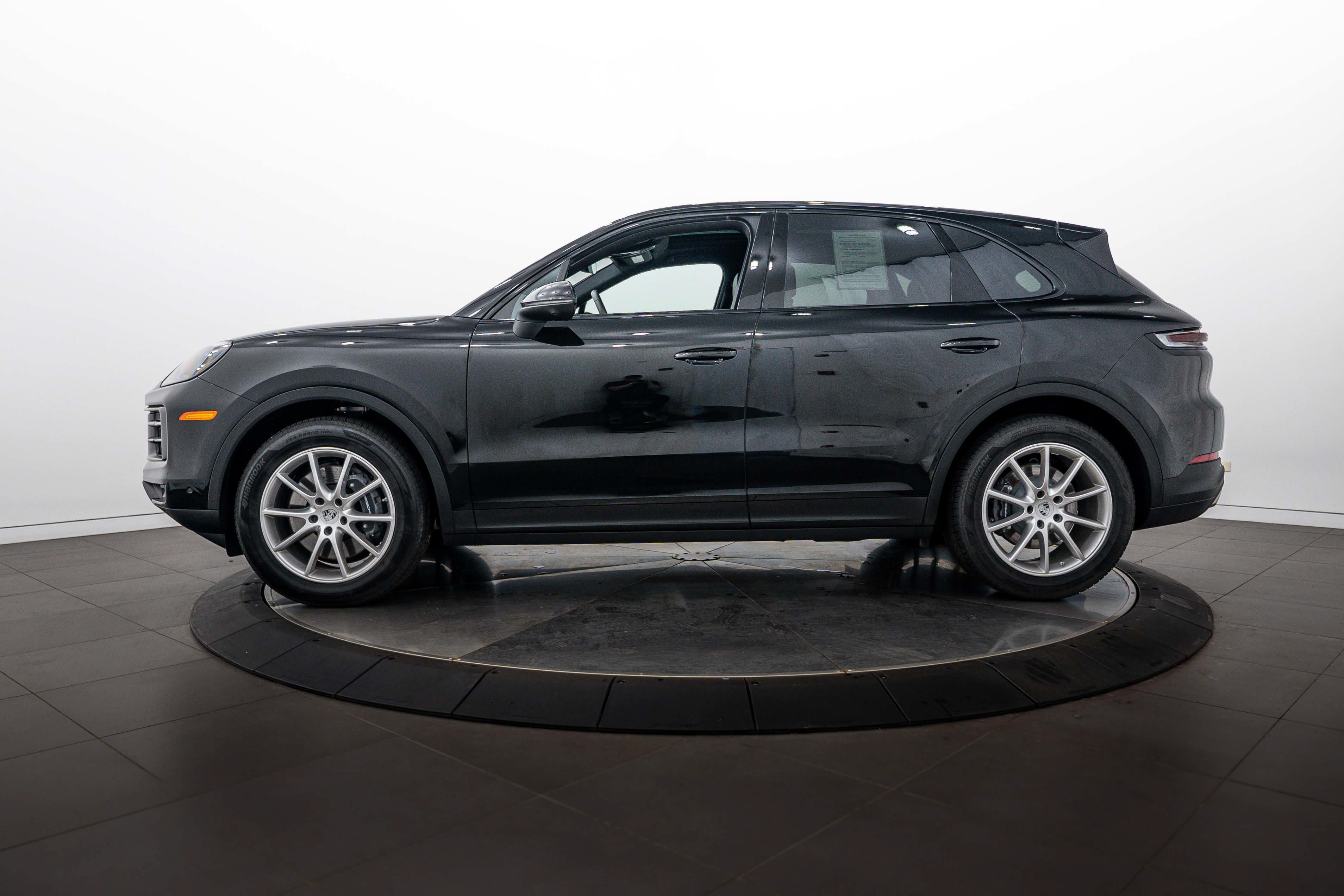 Certified 2026 Porsche Cayenne AWD/4WD image 2