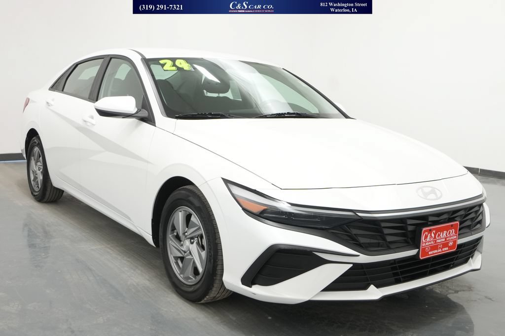 Used 2024 Hyundai Elantra SE