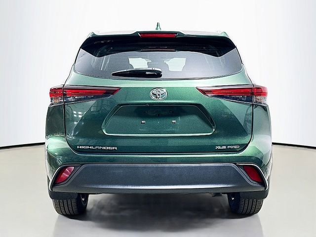 Used 2024 Toyota Highlander XLE AWD/4WD image 6