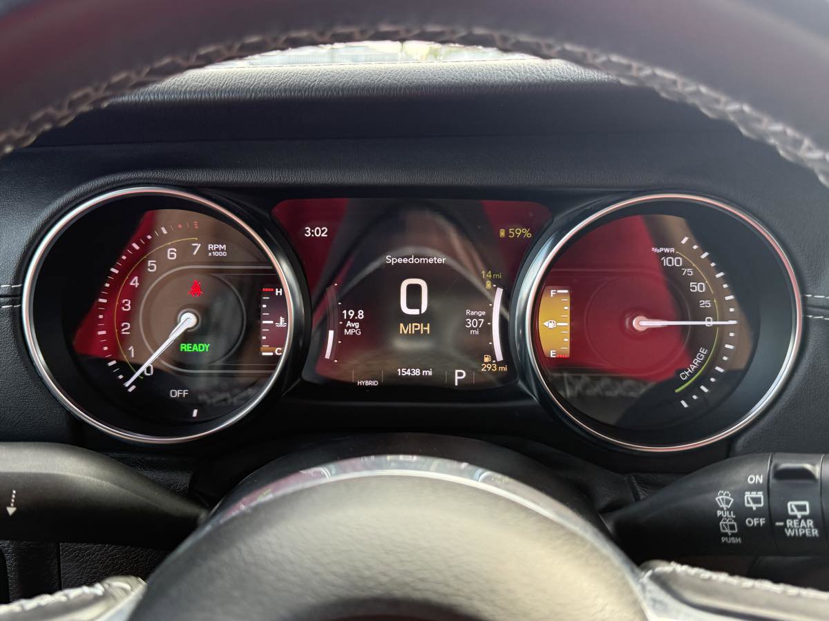 Used 2022 Jeep Wrangler Unlimited Sahara 4xe image 28