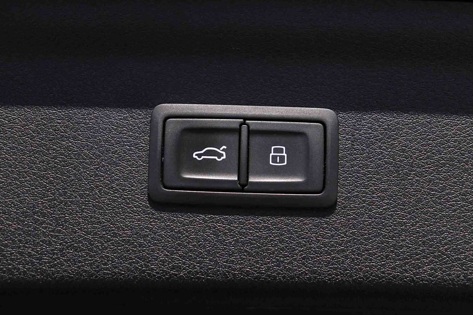 Used 2018 Audi Q3 2.0T Premium Plus w/ Premium Plus Package image 41