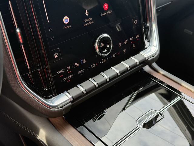 Used 2026 GMC Yukon Denali w/ Sun & Power Step Package AWD/4WD image 28