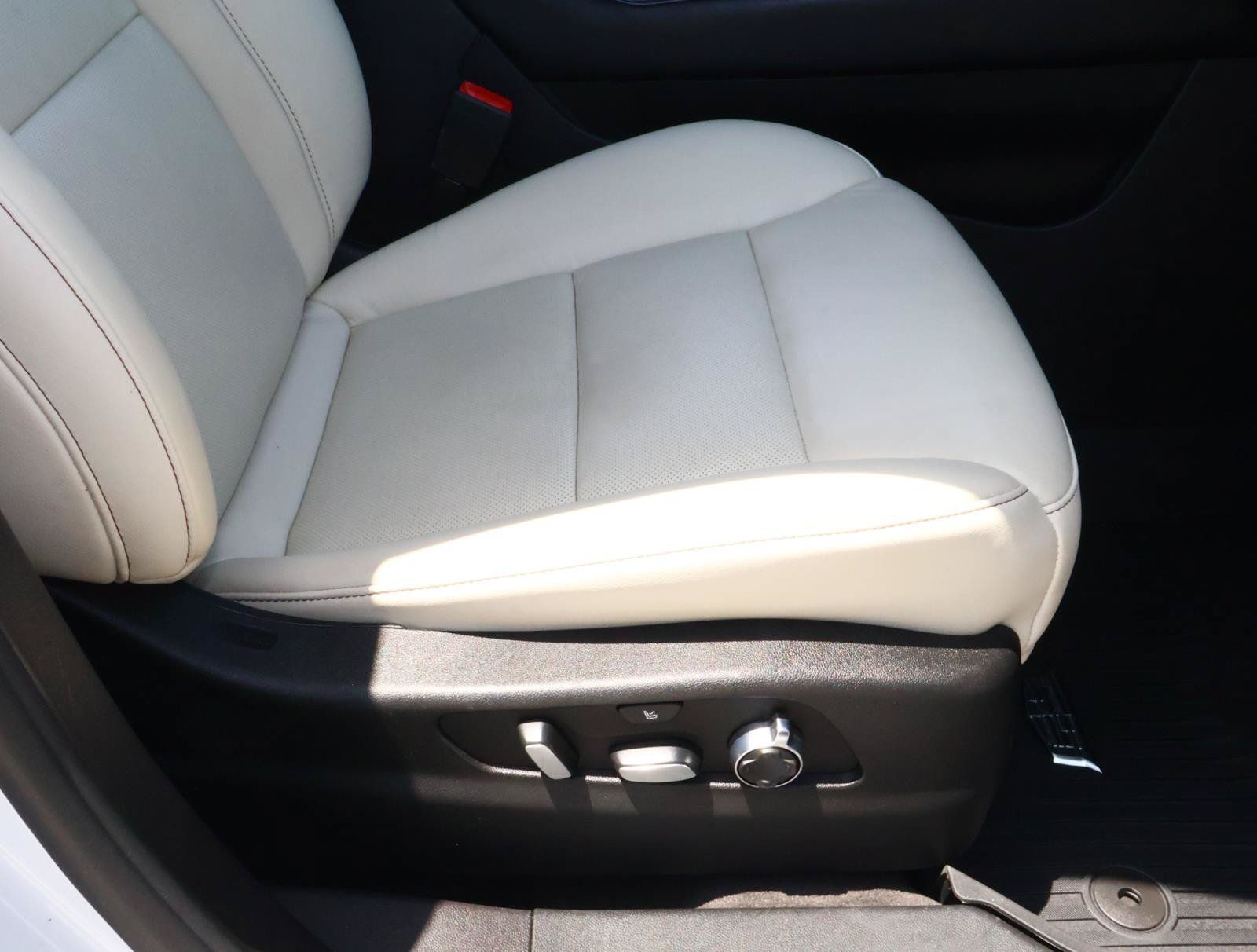 Certified 2023 Cadillac XT4 Sport FWD image 22