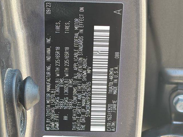 Used 2023 Toyota Highlander XLE FWD image 39