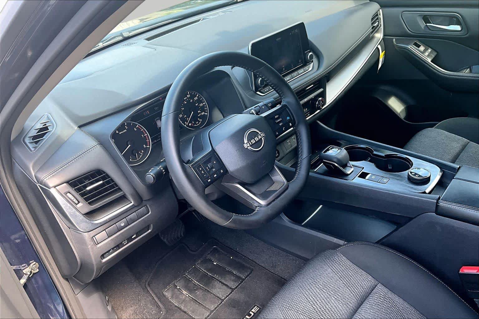 Used 2026 Nissan Rogue SV AWD/4WD image 18