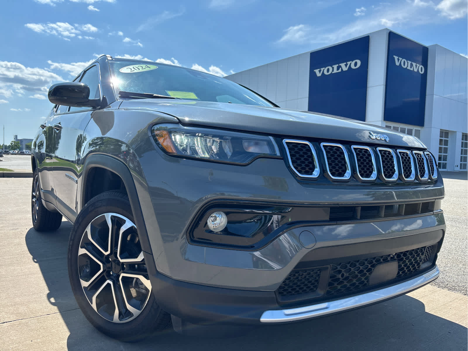 Used 2024 Jeep Compass Limited AWD/4WD image 2