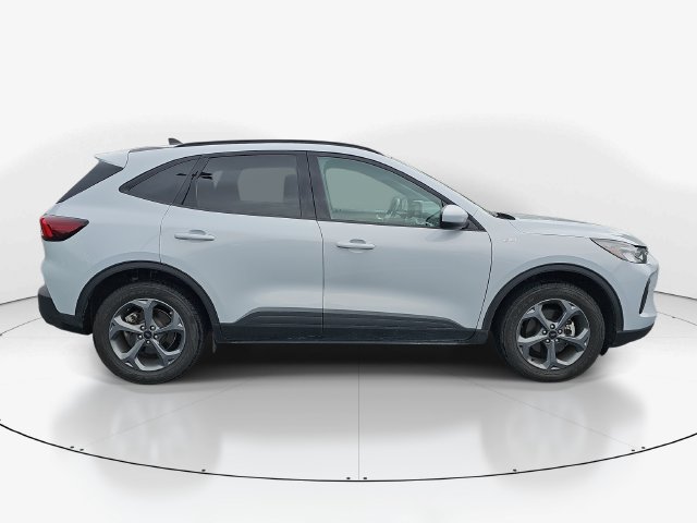 Certified 2025 Ford Escape ST-Line Select AWD/4WD image 3