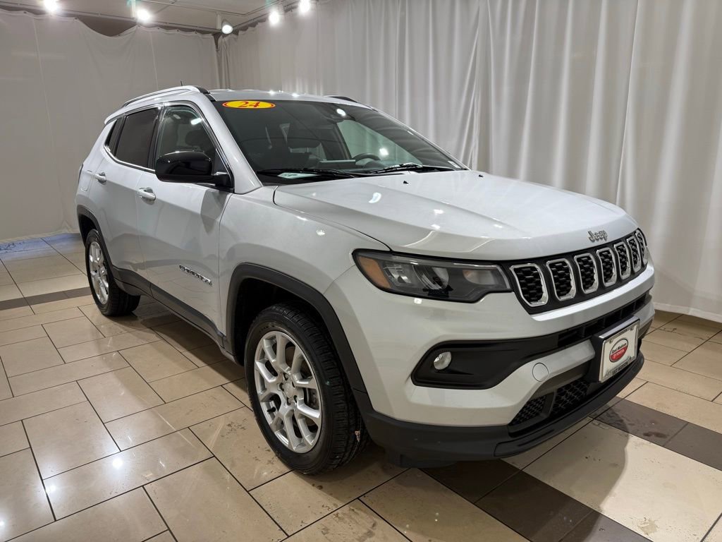 Used 2024 Jeep Compass Latitude image 7