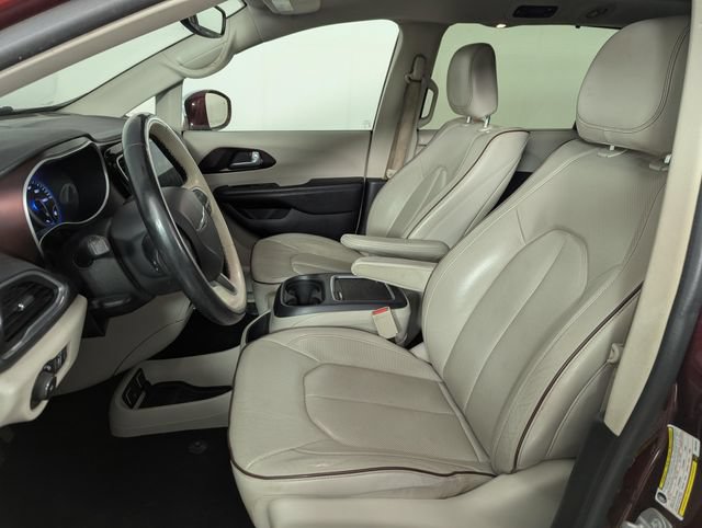Used 2017 Chrysler Pacifica Limited FWD image 10