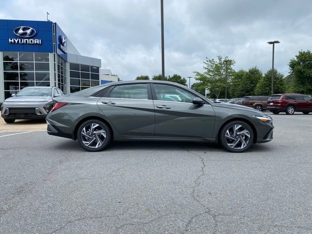 Certified 2025 Hyundai Elantra Limited image 8