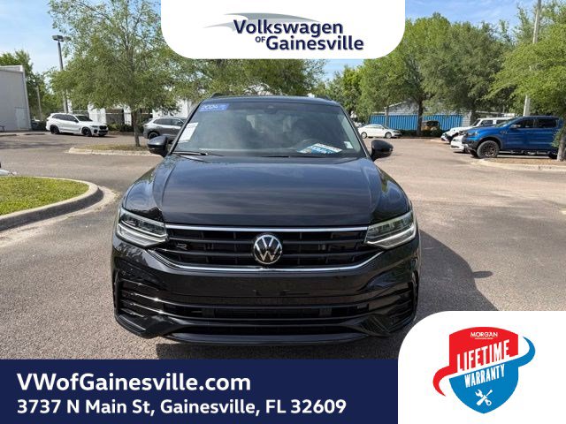 Certified 2024 Volkswagen Tiguan SE R-Line image 2